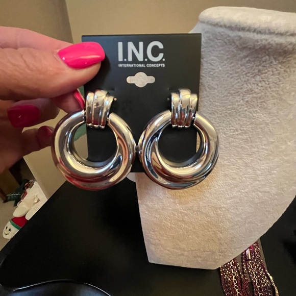 New! INC Large Silver Fashion Jewelry Earrings Circular Pattern Pierced - Picture 5 of 7